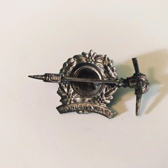 Vintage Valkenburg Lapel Pin Souvenir Badge  Netherlands - Picture 9 of 11